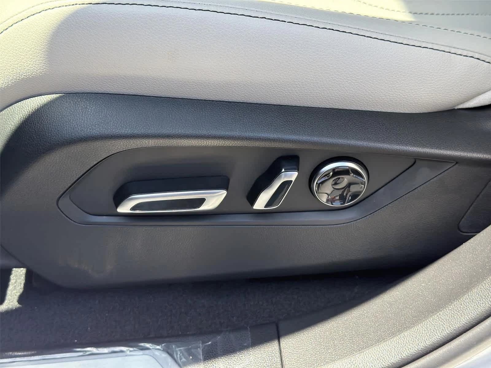 Acura RDX Base SH-AWD 2026 — side view