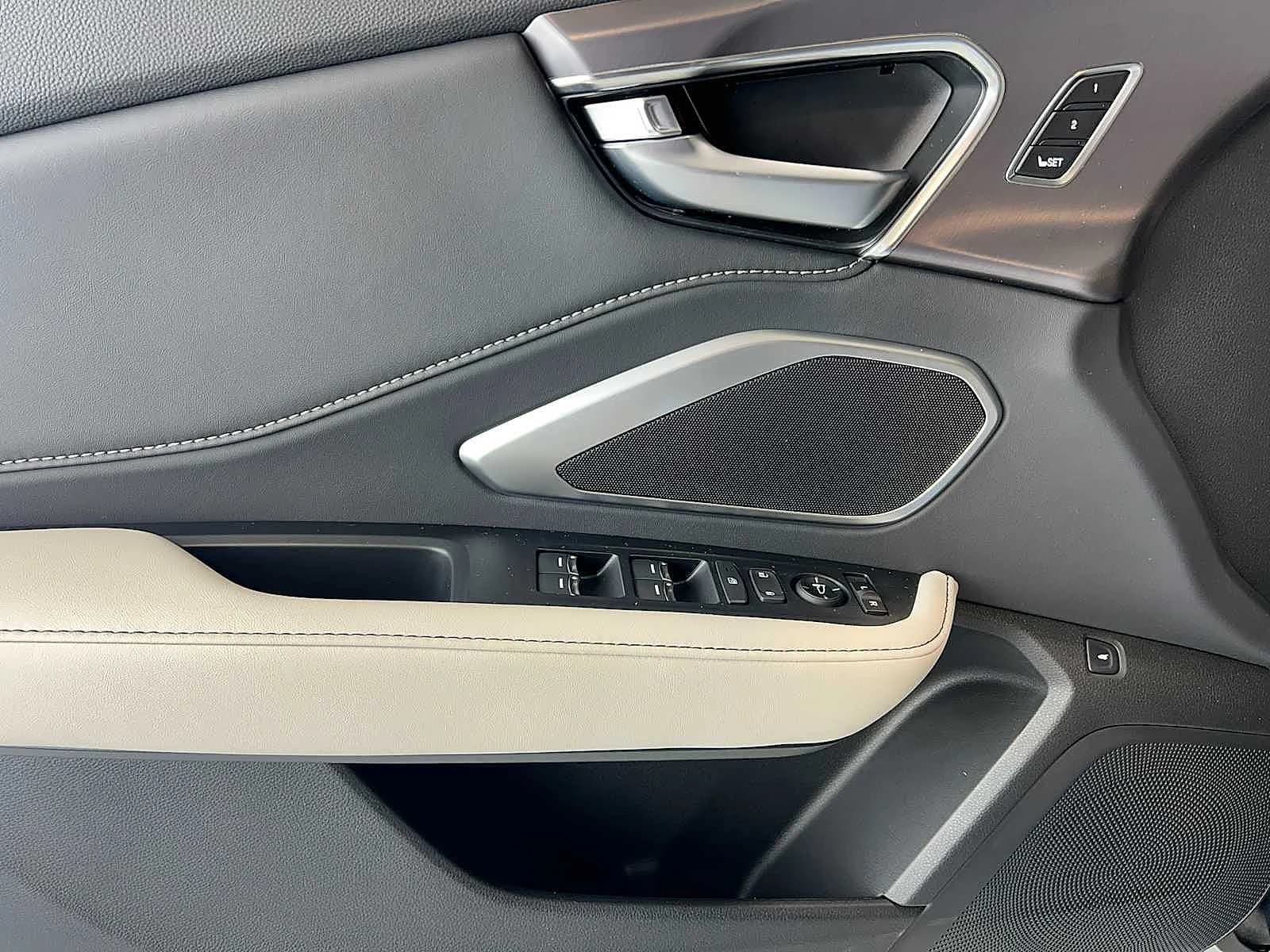 Acura RDX Base SH-AWD 2026 — side view