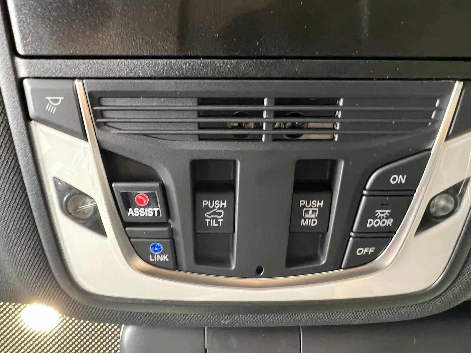Acura RDX Base SH-AWD 2026 — side view