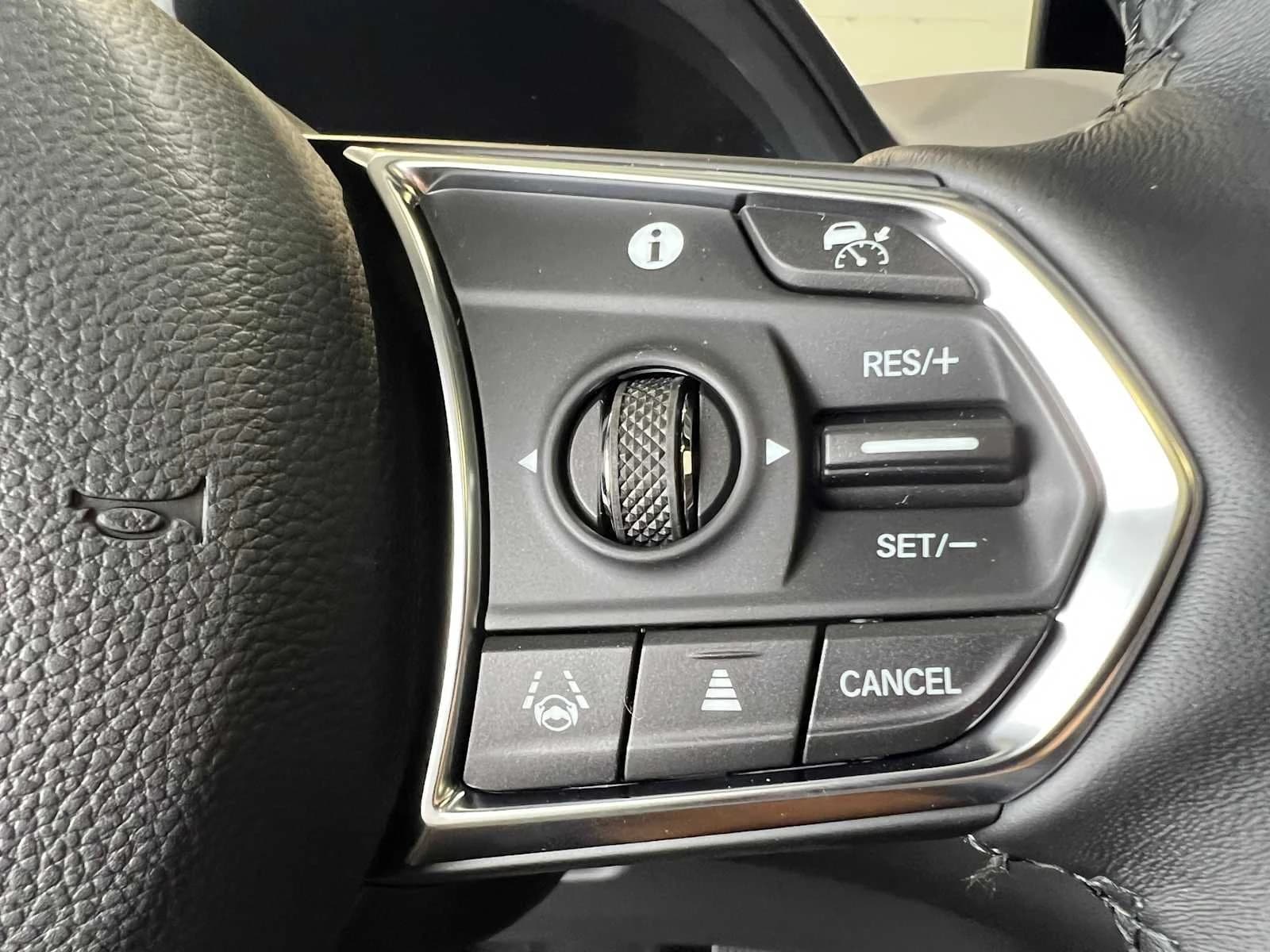 Acura RDX Base SH-AWD 2026 — side view