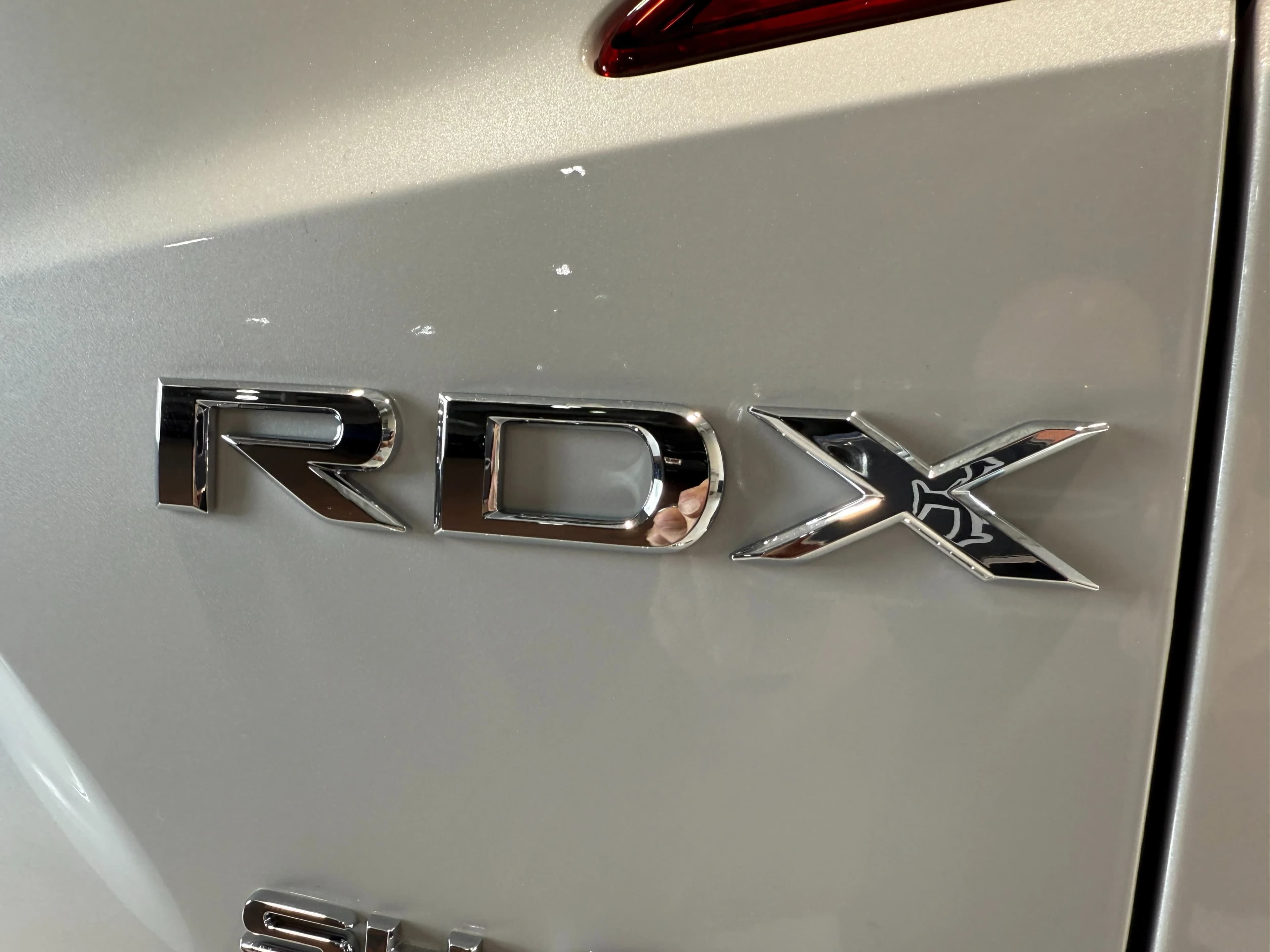 Acura RDX Base SH-AWD 2026 — side view