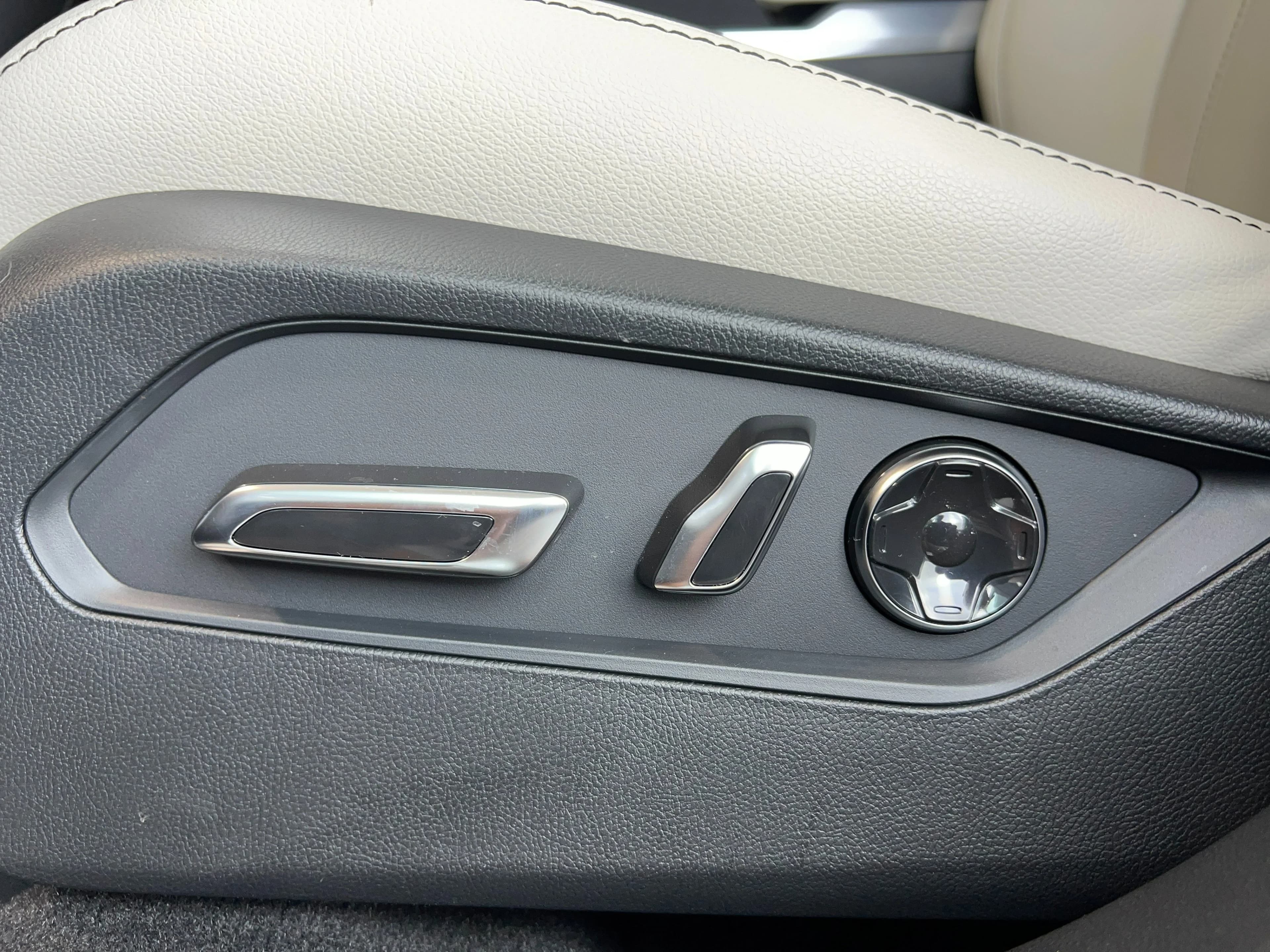 Acura RDX Base SH-AWD 2026 — side view