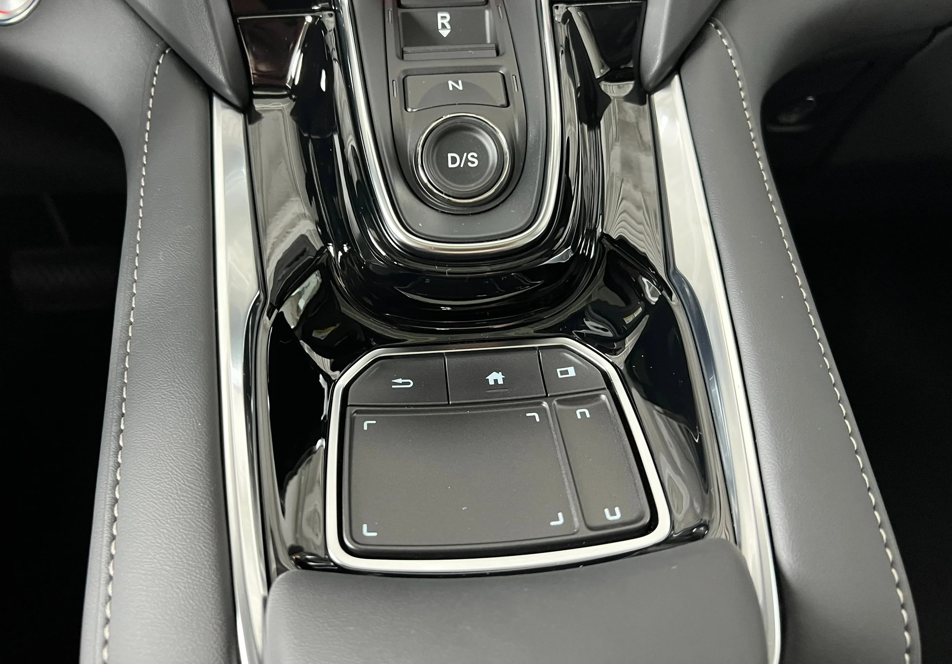 Acura RDX Base SH-AWD 2026 — side view