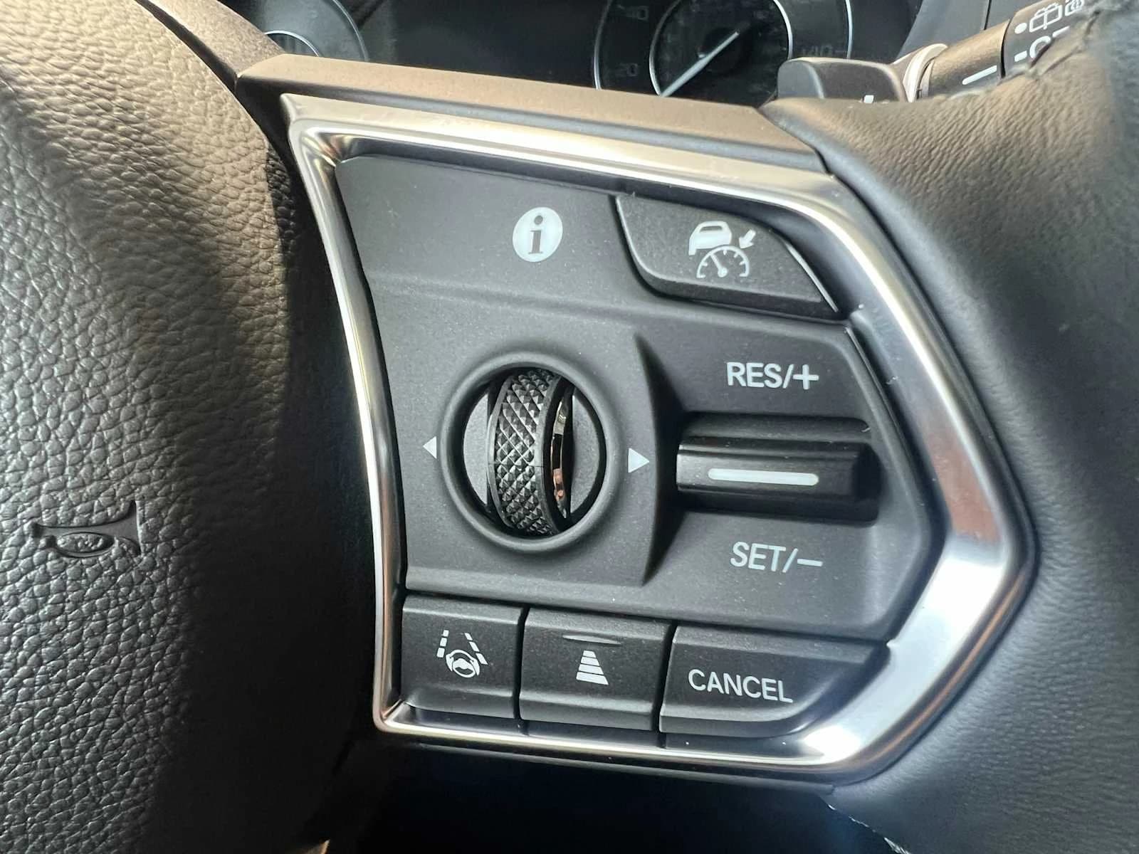 Acura RDX w/Technology Package SH-AWD 2026 — side view