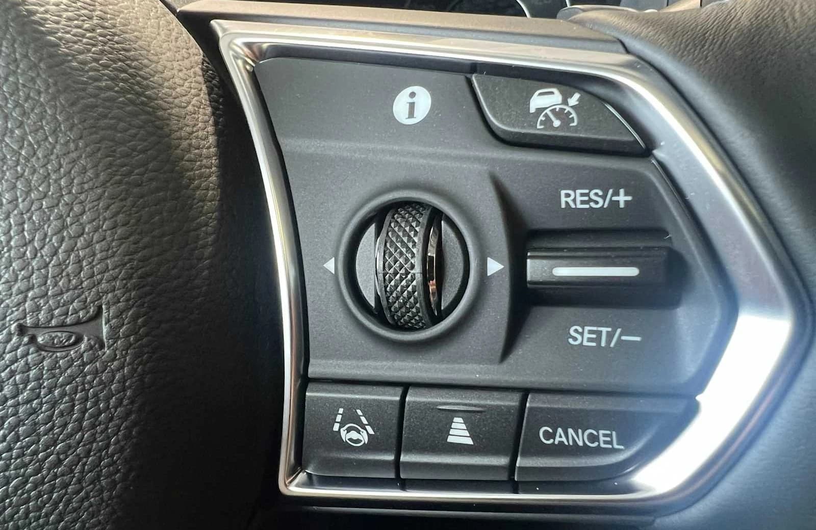 Acura RDX w/Technology Package SH-AWD 2026 — side view