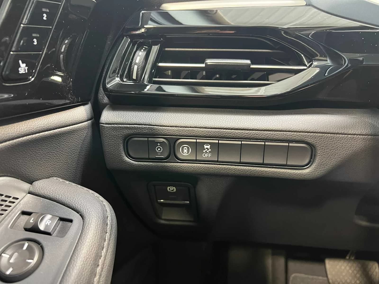 Acura MDX Base SH-AWD 2026 — side view