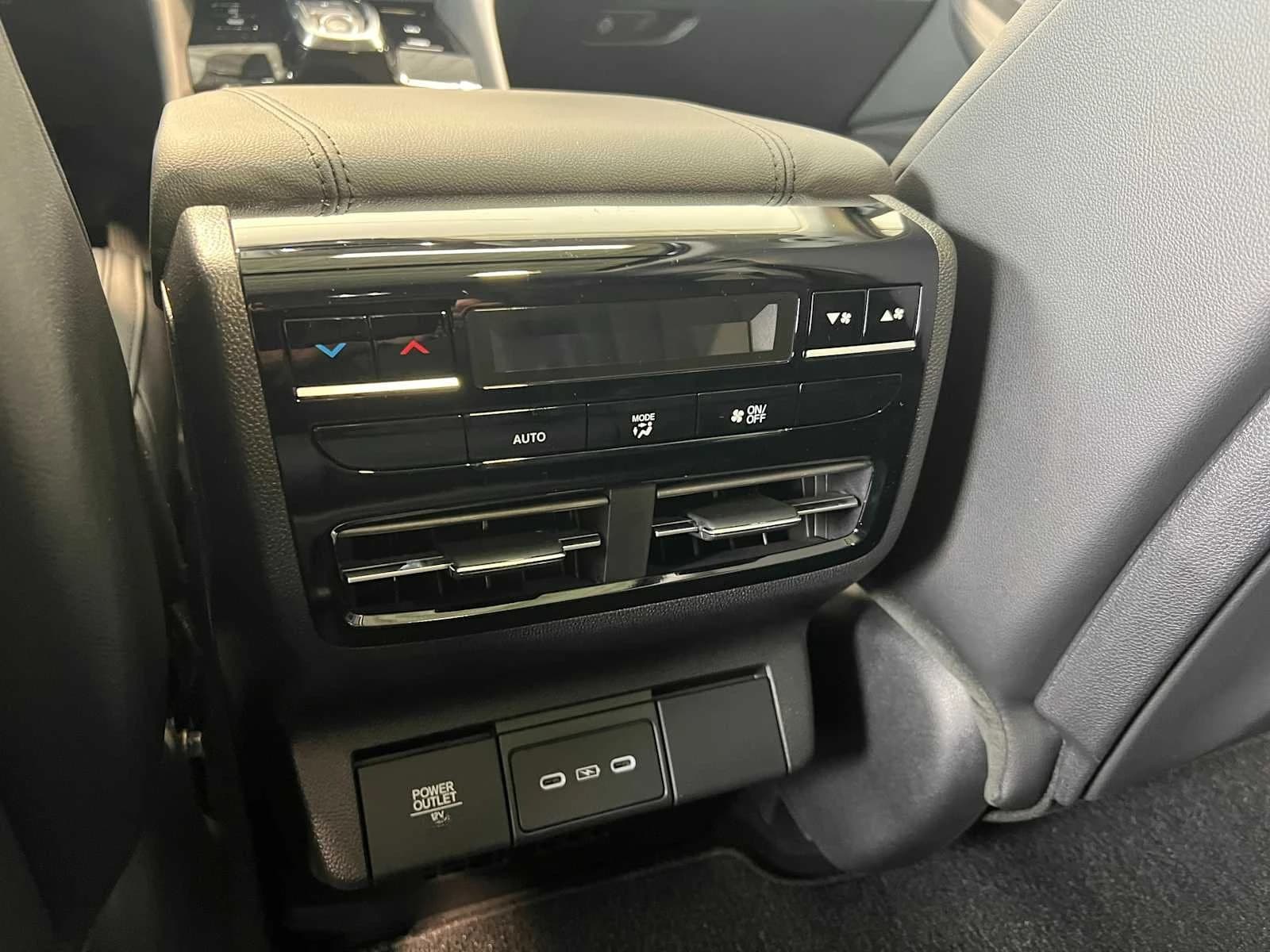 Acura MDX Base SH-AWD 2026 — side view