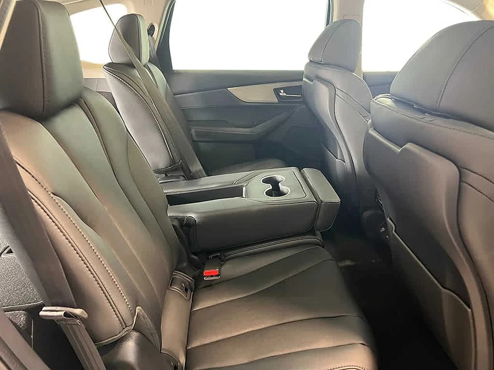 Acura MDX Base SH-AWD 2026 — side view