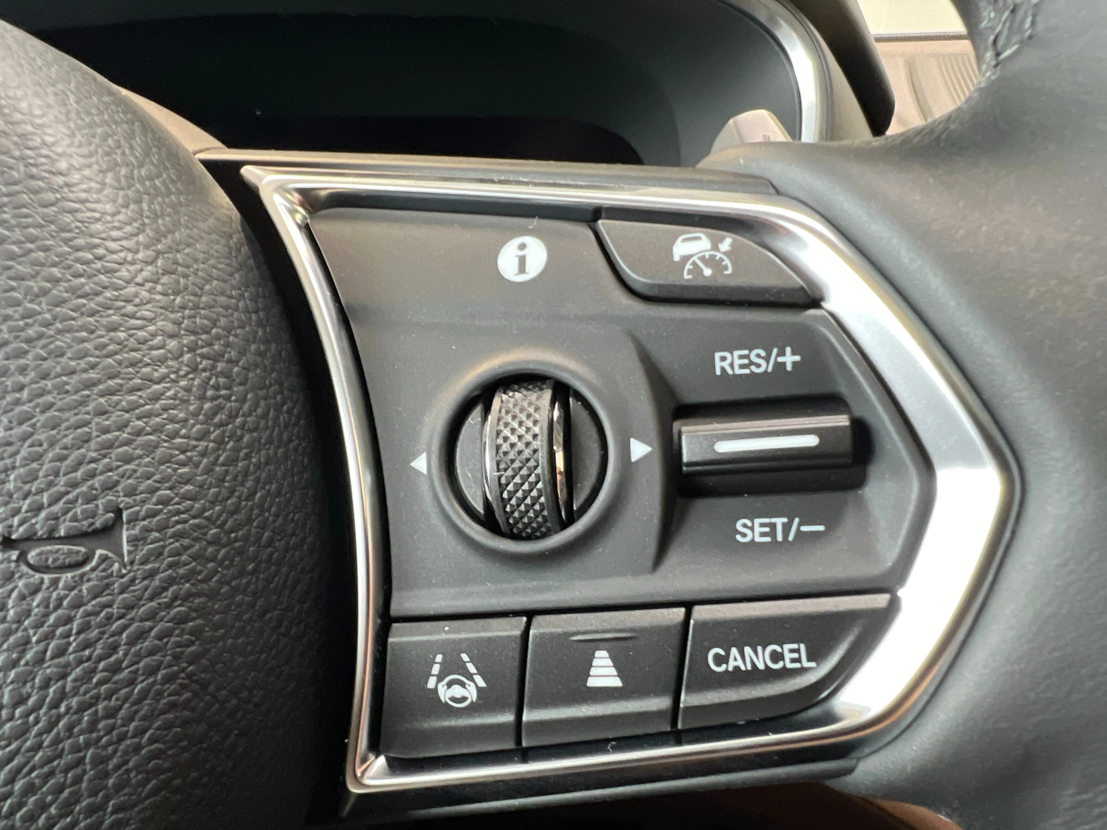 Acura MDX w/Technology Package SH-AWD 2026 — side view