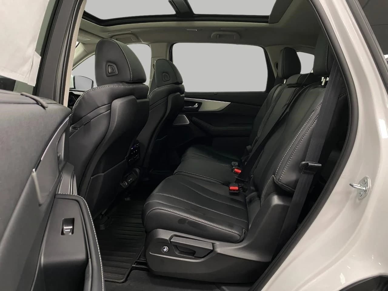 Acura MDX w/Technology Package SH-AWD 2026 — side view