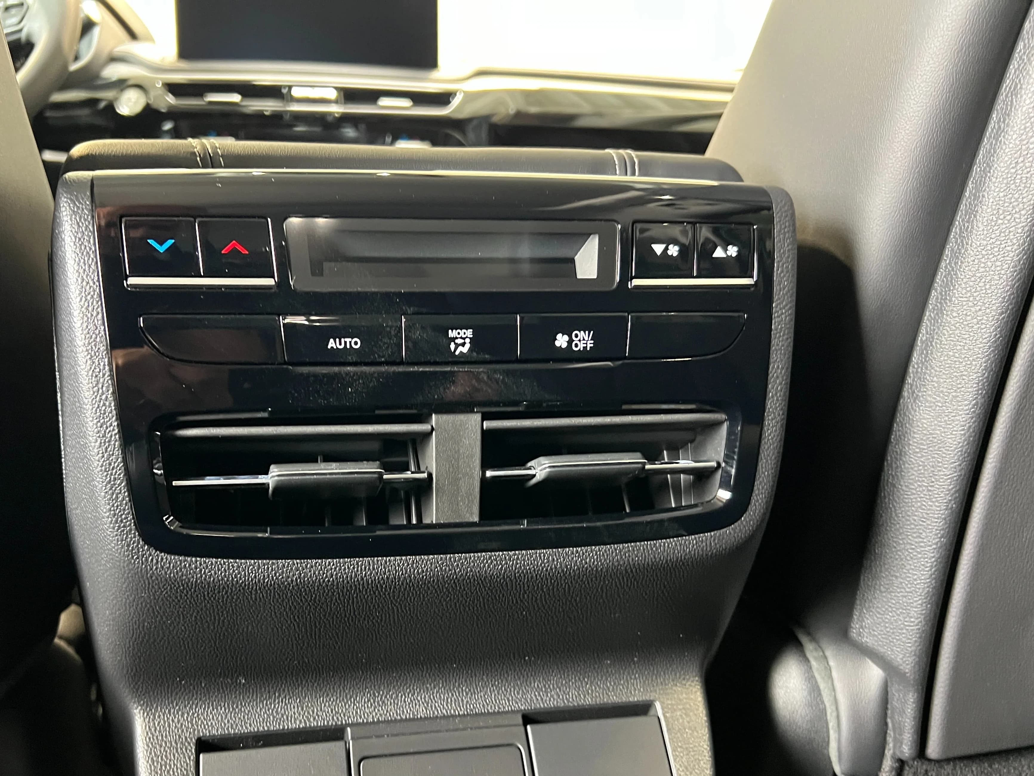Acura MDX w/Technology Package SH-AWD 2026 — side view