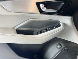 Acura MDX w/Technology Package SH-AWD 2026 — side view