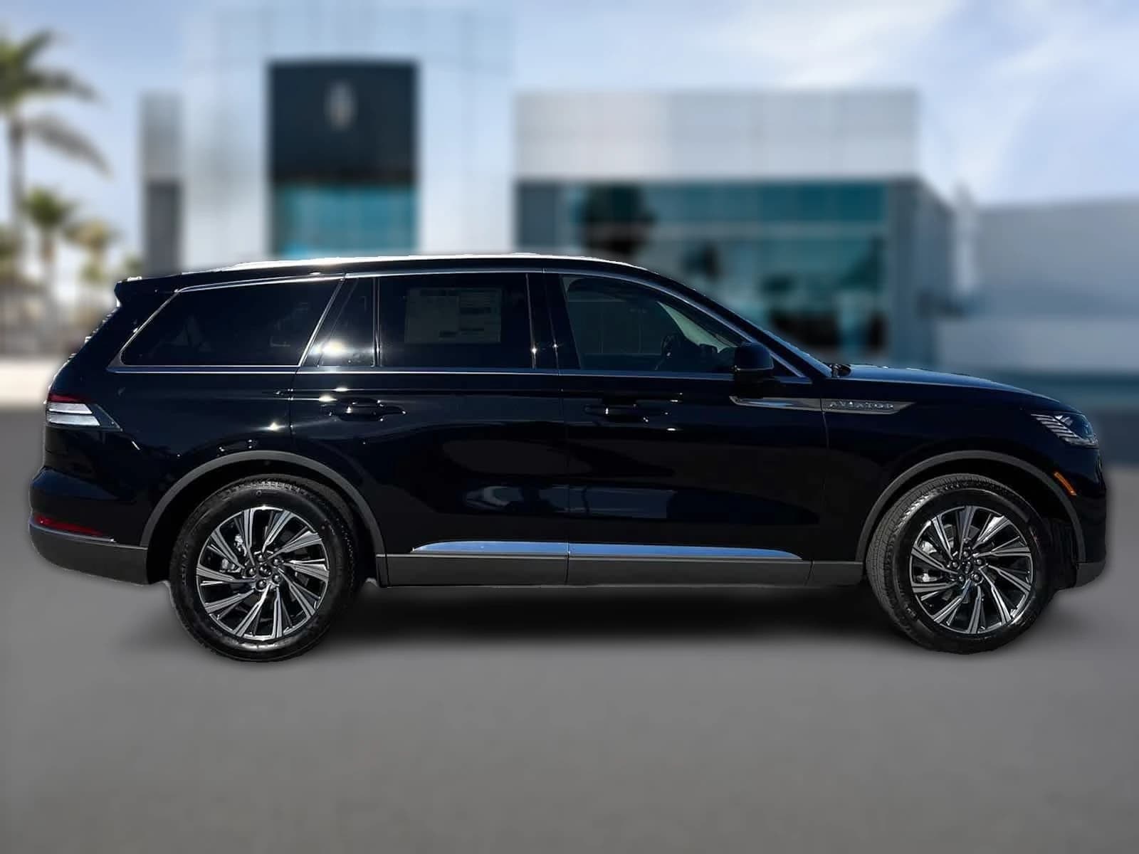 Lincoln Aviator Livery AWD 2026 — side view