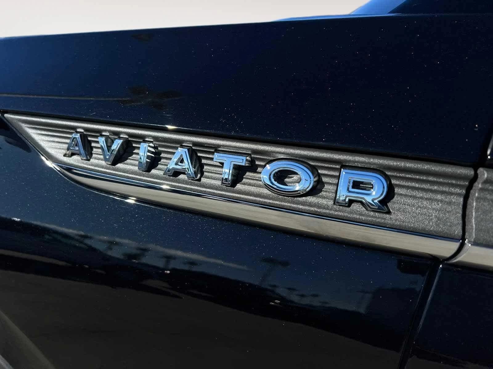Lincoln Aviator Livery AWD 2026 — side view