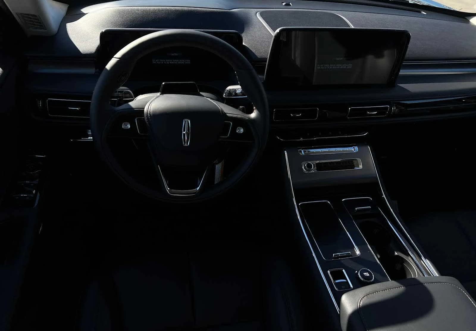 Lincoln Aviator Livery AWD 2026 — side view