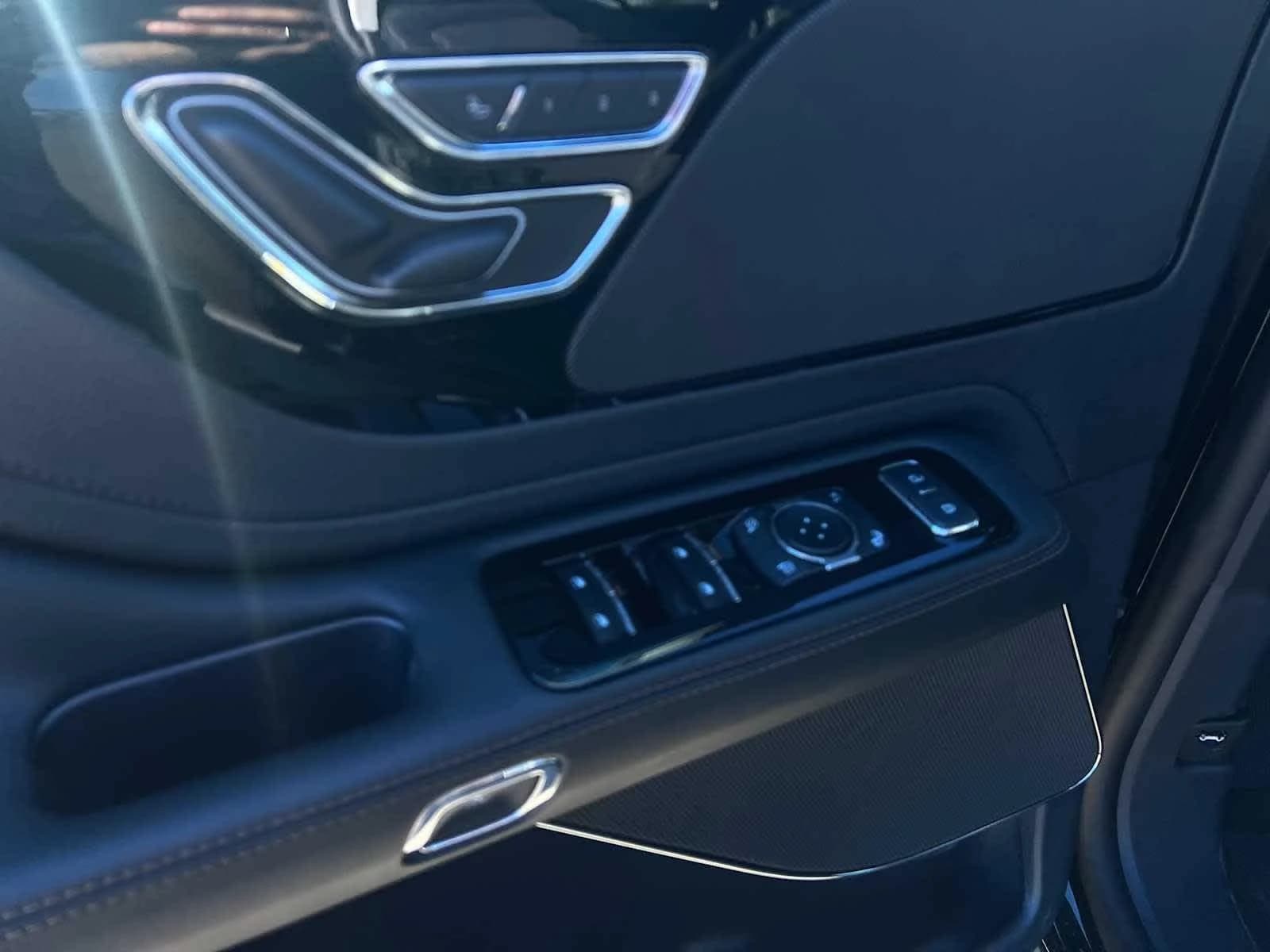 Lincoln Aviator Livery AWD 2026 — side view