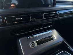 Lincoln Aviator Livery AWD 2026 — side view