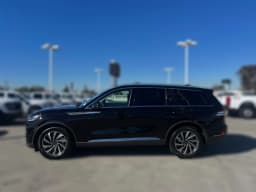 Lincoln Aviator Livery AWD 2026 — side view