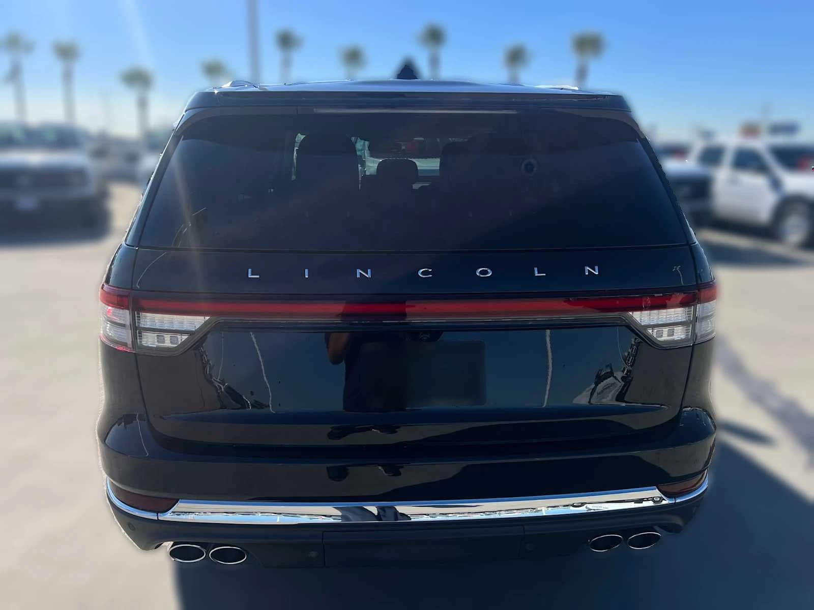 Lincoln Aviator Livery AWD 2026 — side view
