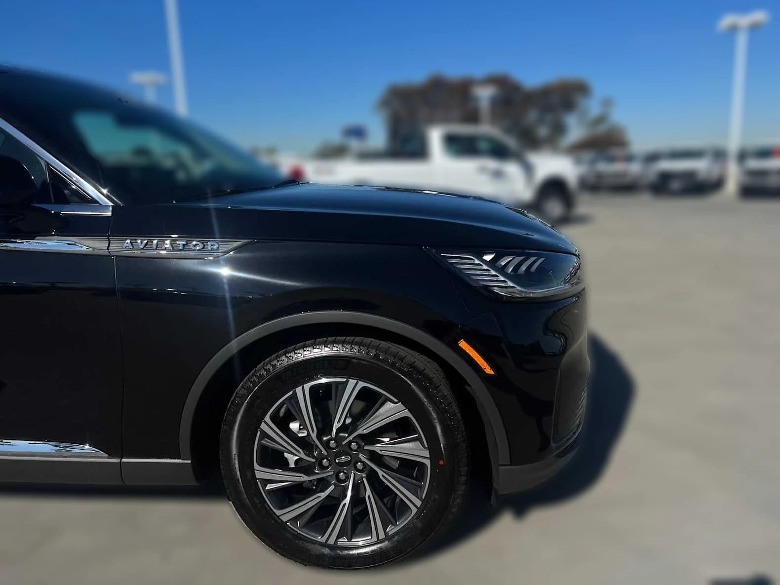 Lincoln Aviator Livery AWD 2026 — side view
