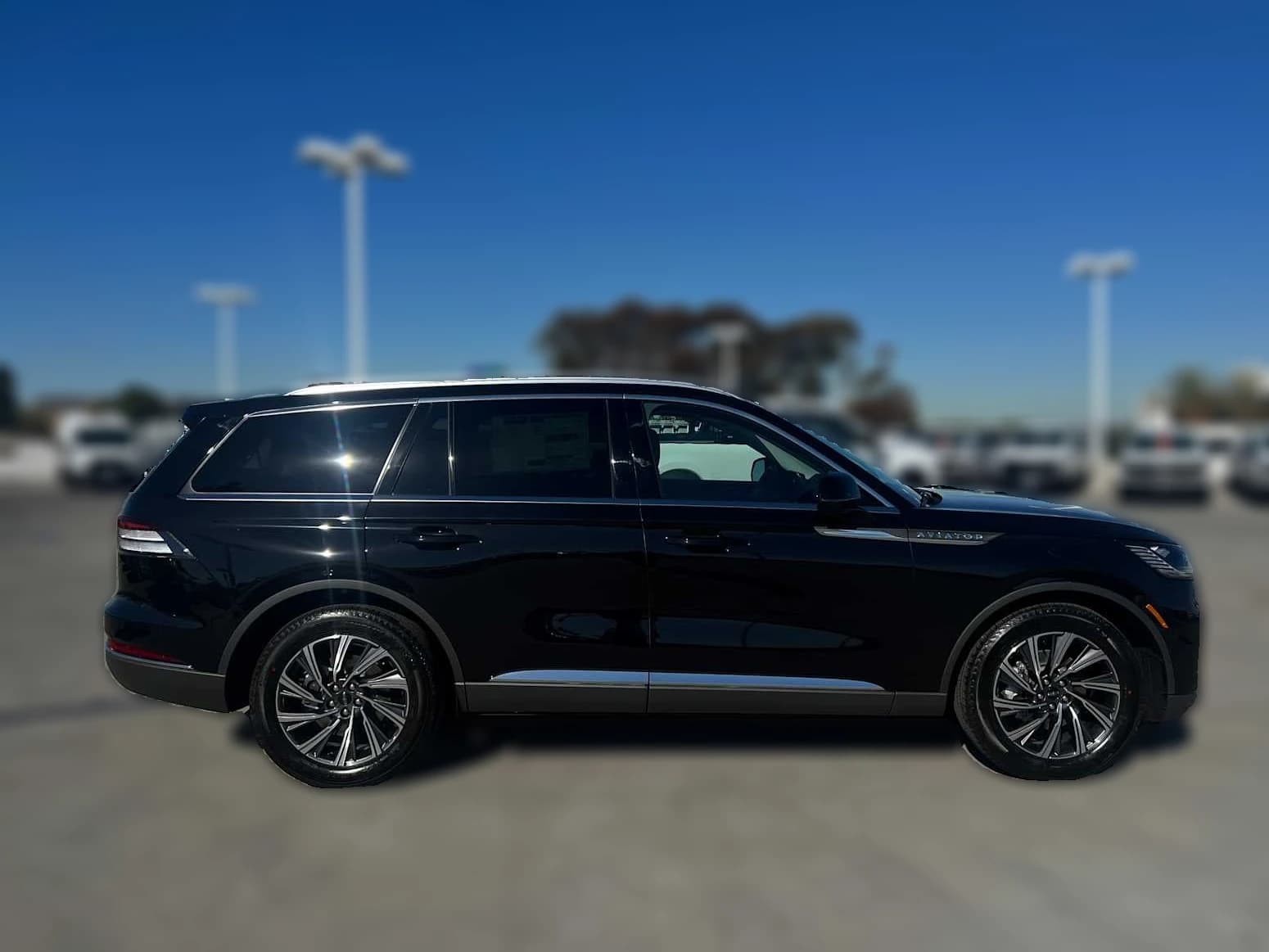 Lincoln Aviator Livery AWD 2026 — side view