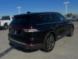 Lincoln Aviator Livery AWD 2026 — side view