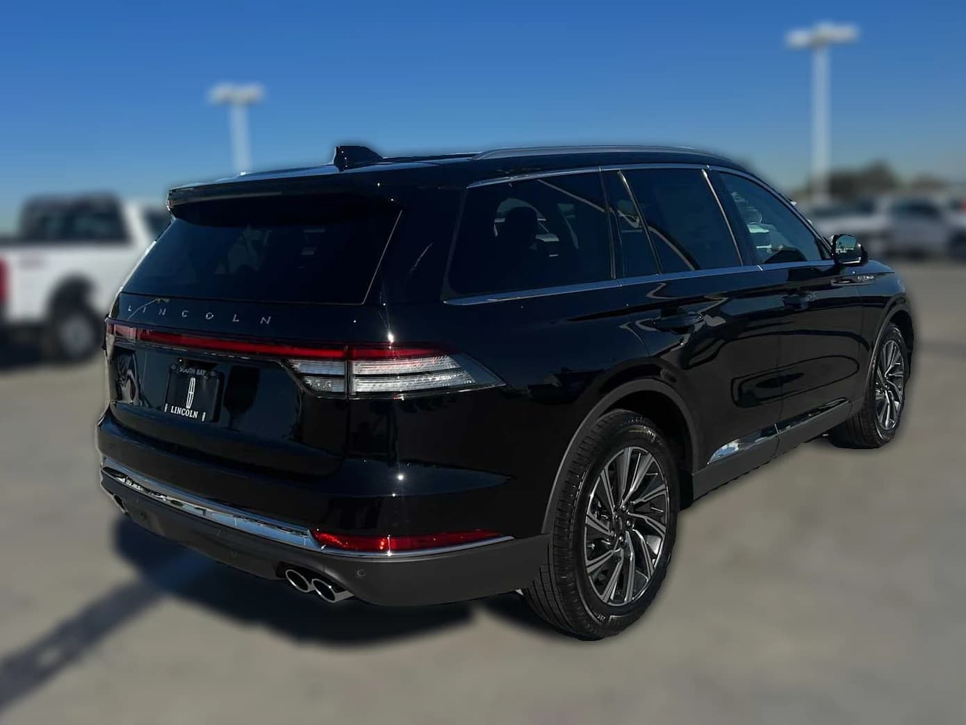 Lincoln Aviator Livery AWD 2026 — side view