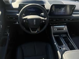 Lincoln Aviator Livery AWD 2026 — side view