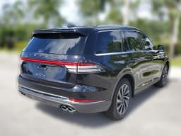 Lincoln Aviator Premiere RWD 2026 — side view