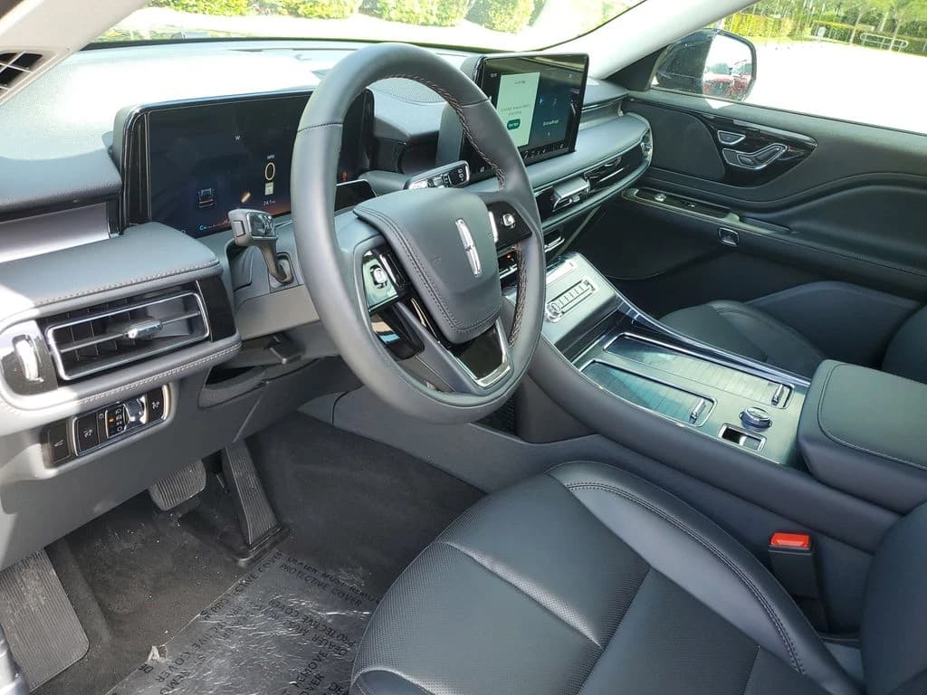 Lincoln Aviator Premiere RWD 2026 — side view