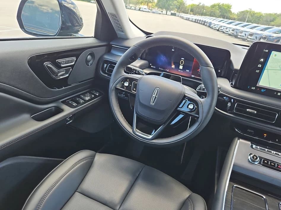 Lincoln Aviator Premiere RWD 2025 — side view