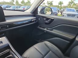 Lincoln Aviator Premiere RWD 2025 — side view