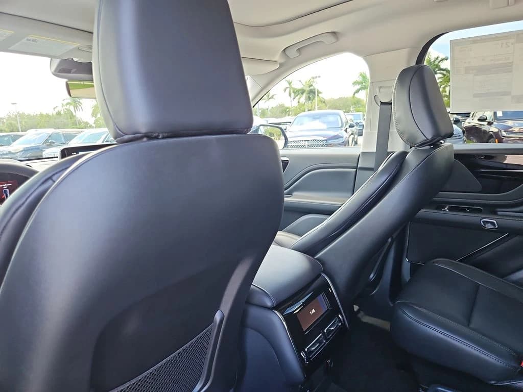Lincoln Aviator Premiere RWD 2025 — side view