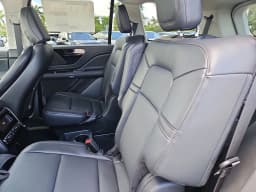 Lincoln Aviator Premiere RWD 2025 — side view