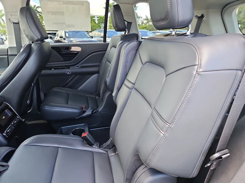 Lincoln Aviator Premiere RWD 2025 — side view