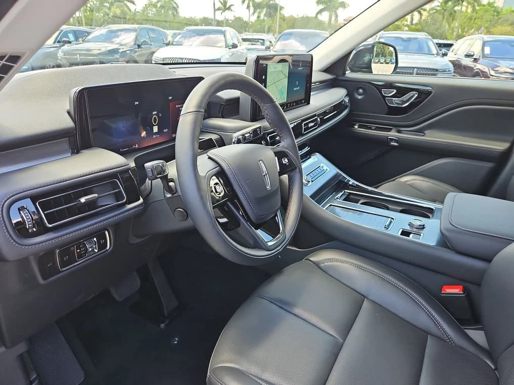 Lincoln Aviator Premiere RWD 2025 — side view