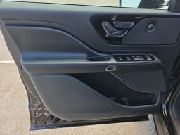 Lincoln Aviator Premiere RWD 2025 — side view