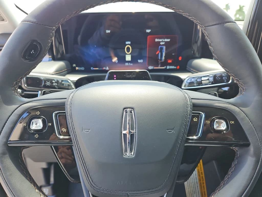 Lincoln Aviator Premiere RWD 2025 — side view