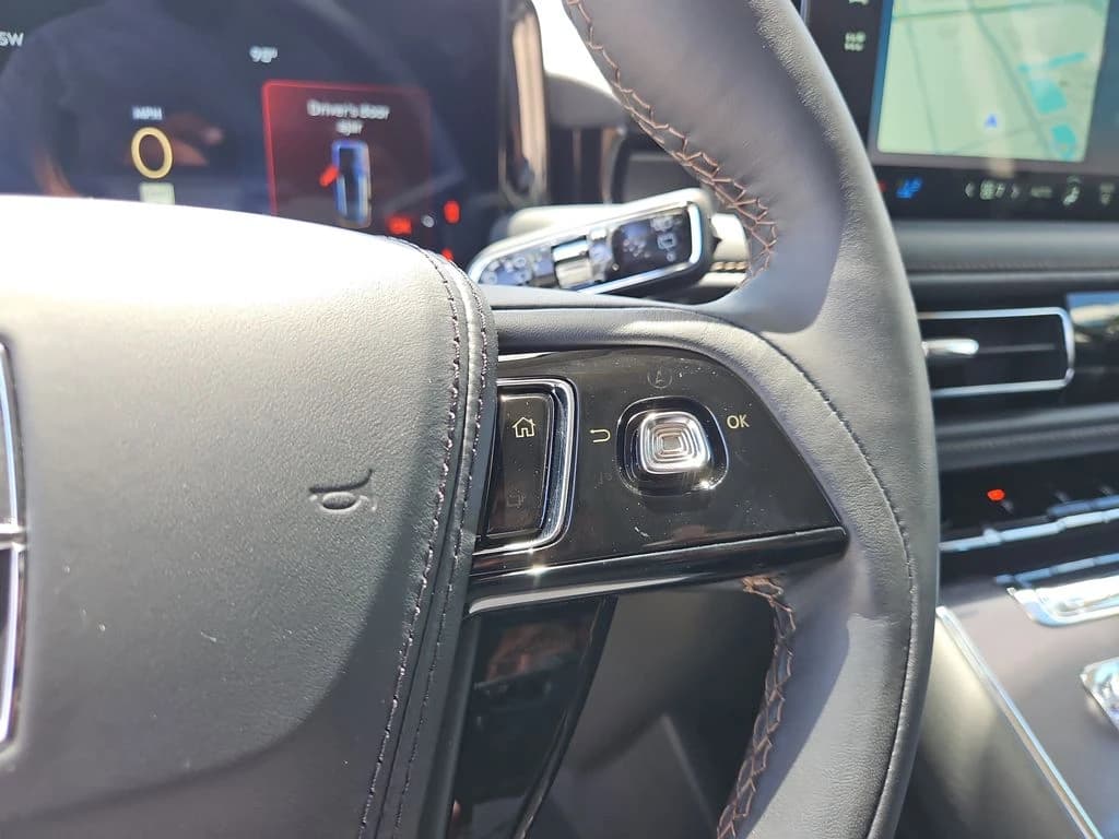 Lincoln Aviator Premiere RWD 2025 — side view