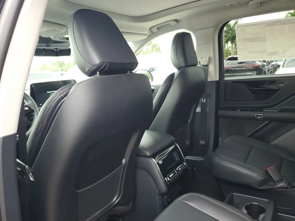 Lincoln Aviator Premiere RWD 2025 — side view