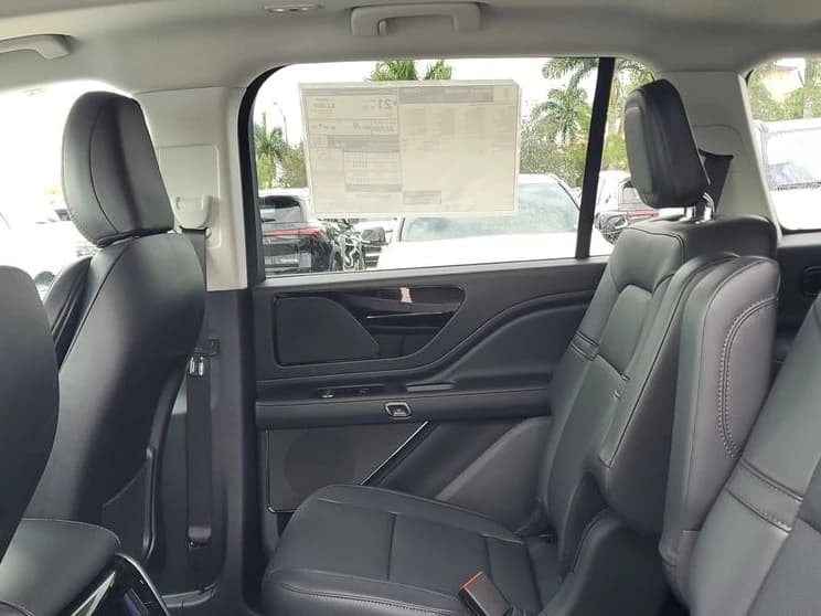 Lincoln Aviator Premiere RWD 2025 — side view