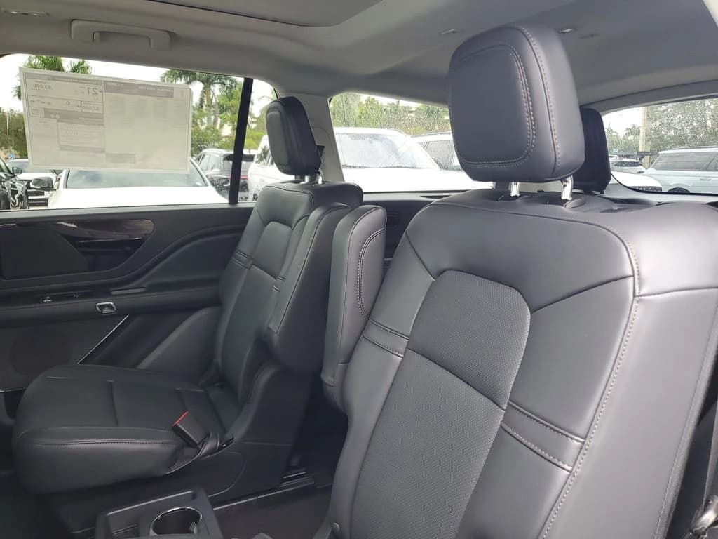 Lincoln Aviator Premiere RWD 2025 — side view