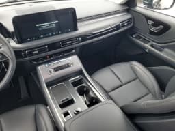 Lincoln Aviator Premiere RWD 2025 — side view