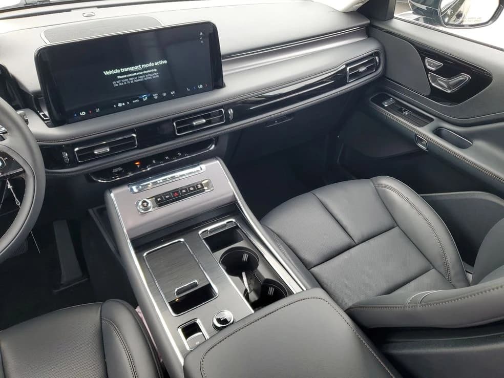Lincoln Aviator Premiere RWD 2025 — side view