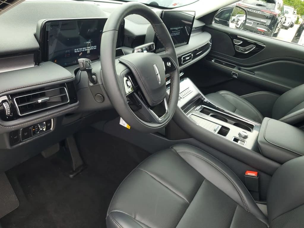 Lincoln Aviator Premiere RWD 2025 — side view