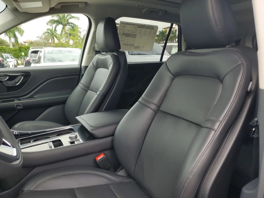 Lincoln Aviator Premiere RWD 2025 — side view