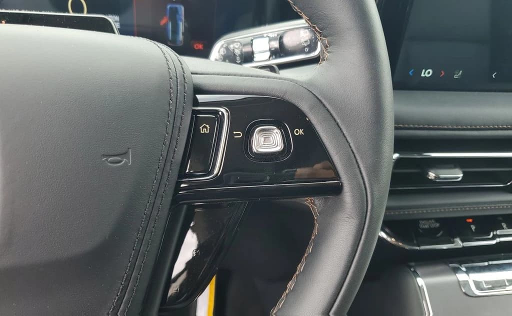 Lincoln Aviator Premiere RWD 2025 — side view