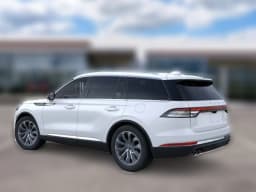 Lincoln Aviator Premiere AWD 2026 — side view