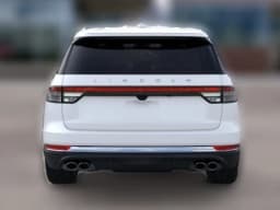 Lincoln Aviator Premiere AWD 2026 — side view