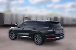 Lincoln Aviator Premiere AWD 2026 — side view